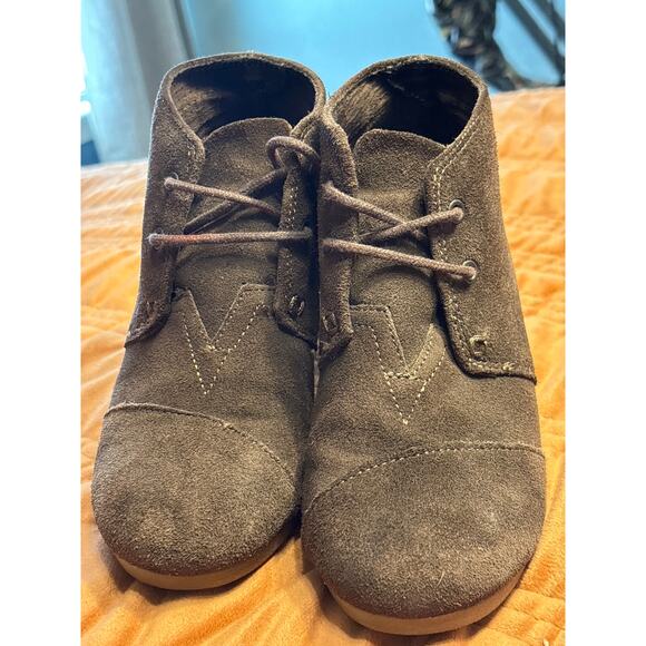 TOMS Brown Suede Lace up Wedge Booties Boots Size 5.5 - Picture 2 of 5